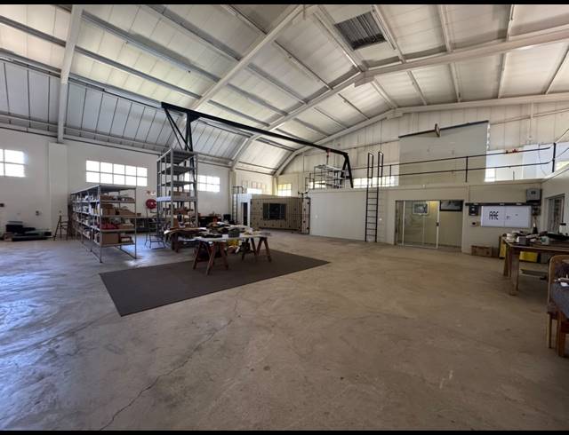 1,000M² WAREHOUSE FOR SALE IN RAND LEASE
